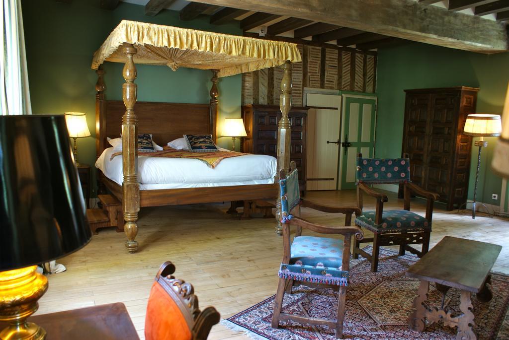 アゼ・ル・リドー マノワール ドゥ ラ トゥーシュ Bed & Breakfast 部屋 写真